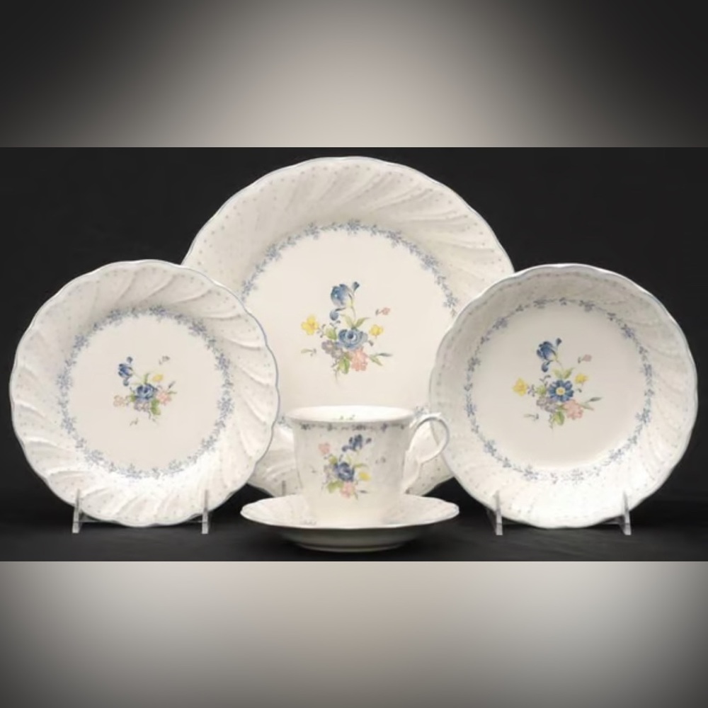 NIKKO Blossom Time Blue Peony- NEW; 20 piece service for 4